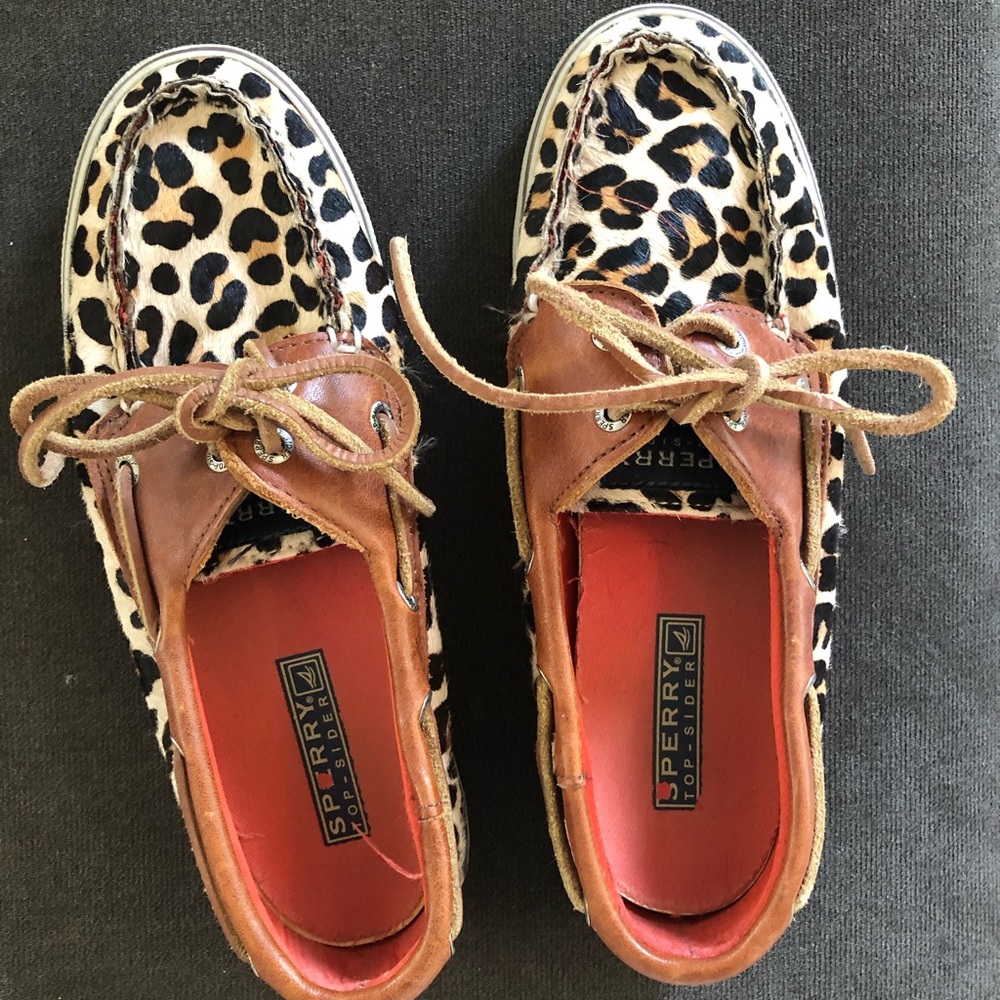 Size 6 sperry leopard boat shoes